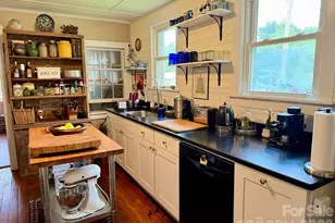 27 Bartlett St, Sylva, NC 28779 - Photo 7