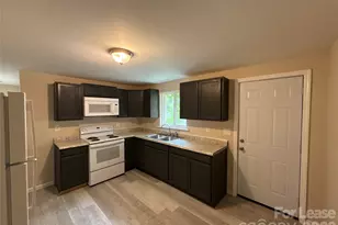 2700 Capitol Dr, Charlotte, NC 28208 - Photo 5
