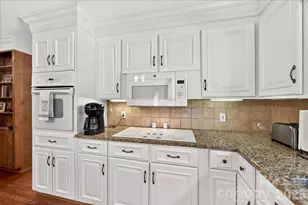 3825 Hoodridge Ln, Charlotte, NC 28227 - Photo 15