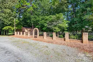 3825 Hoodridge Ln, Charlotte, NC 28227 - Photo 33