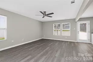 407 Presidents Ct, Charlotte, NC 28217 - Photo 7