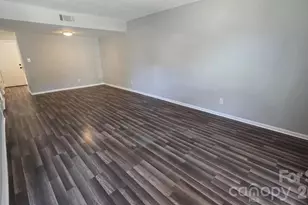 7906 Oak Meadow Ct, Charlotte, NC 28210 - Photo 3