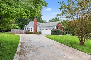 3515 Crescent Knoll Dr, Matthews, NC 28105 - Photo 3