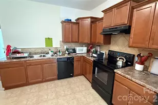 7736 Ponderosa Ln, Charlotte, NC 28215 - Photo 17