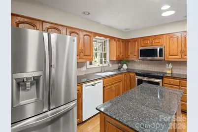 8 English Place, Candler, NC 28715 - Photo 11