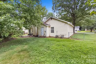 615 Pennwood Lane, Charlotte, NC 28215 - Photo 5