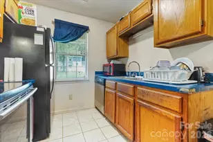 615 Pennwood Ln, Charlotte, NC 28215 - Photo 9