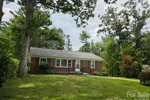 15 Lynnstone Ct, Asheville, NC 28805 - Photo 1