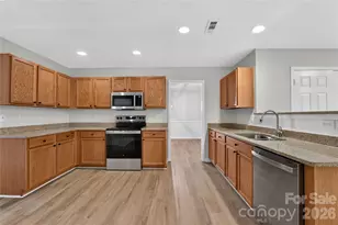 9013 Broad Ridge Ct, Charlotte, NC 28269 - Photo 15