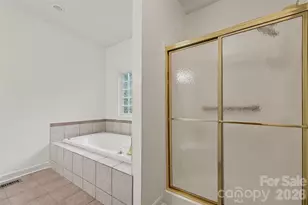 1928 Twin Ponds Dr, Hickory, NC 28602 - Photo 23