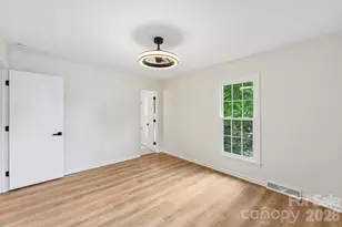 318 Red Roan Pl, Charlotte, NC 28215 - Photo 23