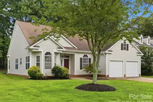 607 Oakbluff Cir, Charlotte, NC 28216 - Photo 1
