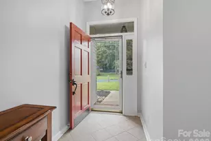 607 Oakbluff Cir, Charlotte, NC 28216 - Photo 3