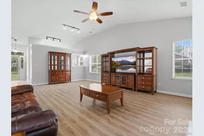 607 Oakbluff Circle, Charlotte, NC 28216 - Photo 7