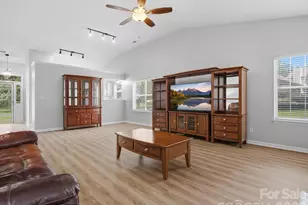 607 Oakbluff Cir, Charlotte, NC 28216 - Photo 7