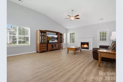 607 Oakbluff Circle, Charlotte, NC 28216 - Photo 5