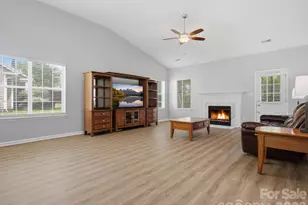 607 Oakbluff Cir, Charlotte, NC 28216 - Photo 5