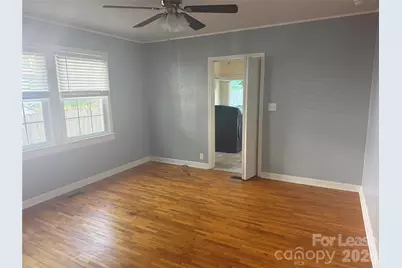 512 W 8th Avenue, Gastonia, NC 28052 - Photo 9