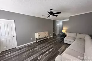 4515 Fox Thorne Dr, Charlotte, NC 28216 - Photo 3