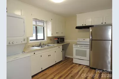 409 East K Street E, Newton, NC 28658 - Photo 9