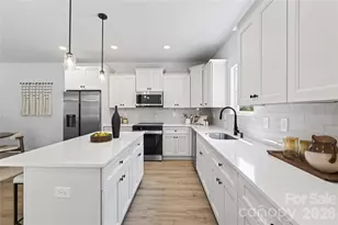 5226 Hickory Ln, Charlotte, NC 28216 - Photo 5