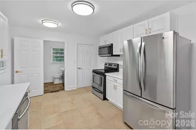1062 Dresden Drive W, Charlotte, NC 28205 - Photo 11