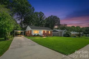 1062 Dresden Dr W, Charlotte, NC 28205 - Photo 1