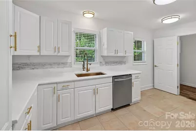1062 Dresden Drive W, Charlotte, NC 28205 - Photo 9