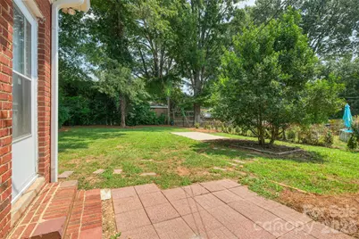 1062 Dresden Drive W, Charlotte, NC 28205 - Photo 21