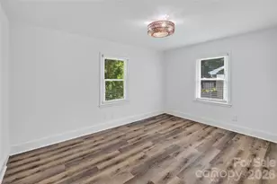 1062 Dresden Dr W, Charlotte, NC 28205 - Photo 17