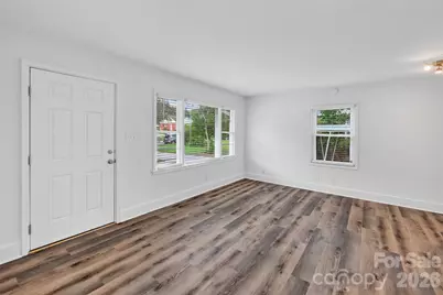 1062 Dresden Drive W, Charlotte, NC 28205 - Photo 5