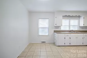 7122 Mallard Creek Rd, Charlotte, NC 28262 - Photo 5