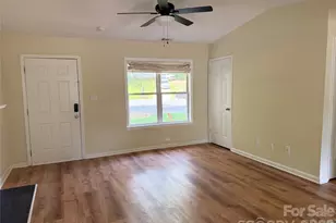 6625 Cool Water Ct, Charlotte, NC 28215 - Photo 5