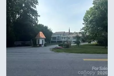 1007 21st Avenue NE, Hickory, NC 28601 - Photo 3
