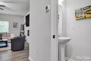 7203 Stoney Wood Ln, Charlotte, NC 28215 - Photo 15