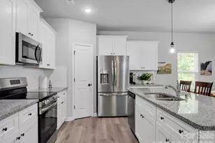 7203 Stoney Wood Ln, Charlotte, NC 28215 - Photo 11
