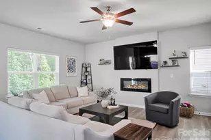 7203 Stoney Wood Ln, Charlotte, NC 28215 - Photo 9