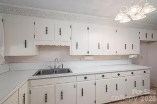 2542 E Nc 10 Hwy, Conover, NC 28613 - Photo 13