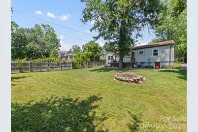 1909 Arlington Place, Hendersonville, NC 28791 - Photo 3