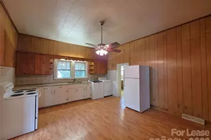 215 College St, Mooresville, NC 28115 - Photo 5
