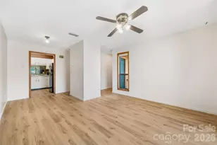 521 Courtwood Ln, Hendersonville, NC 28739 - Photo 5
