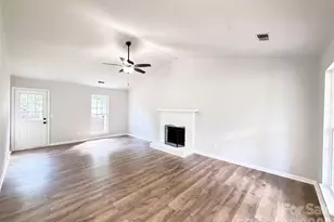 10244 Gloman Ct, Charlotte, NC 28227 - Photo 3