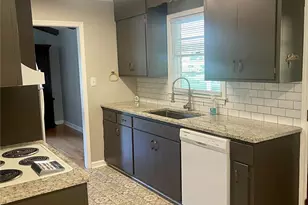 402 L Street E, Newton, NC 28658 - Photo 5