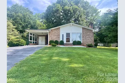 402 L Street E, Newton, NC 28658 - Photo 1