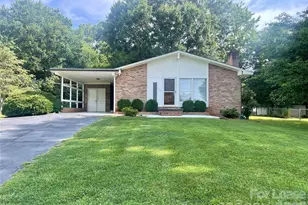 402 L Street E, Newton, NC 28658 - Photo 1