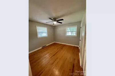 402 L Street E, Newton, NC 28658 - Photo 9