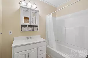 7017 Linda Lake Dr, Charlotte, NC 28215 - Photo 15