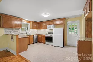 7017 Linda Lake Dr, Charlotte, NC 28215 - Photo 5