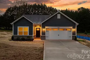 2827 17 St Ct NE, Hickory, NC 28601 - Photo 1