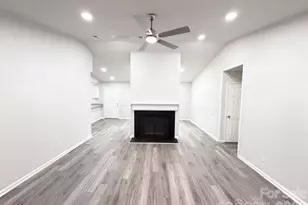 8822 Hunter Green Ln, Charlotte, NC 28227 - Photo 3